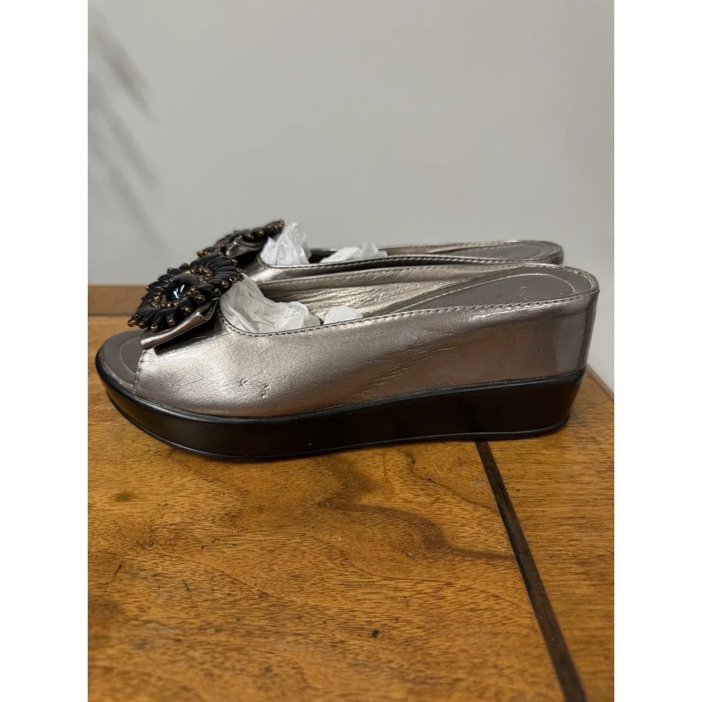 Helens Heart Women's 8 Silver Beaded Flower Low Pat Bling Wedges Slip On Shoes